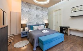 Deluxe Central Apartment With 4Bedrm 2 Bathrm